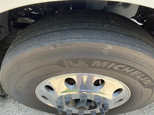 2021 International LT - image 19