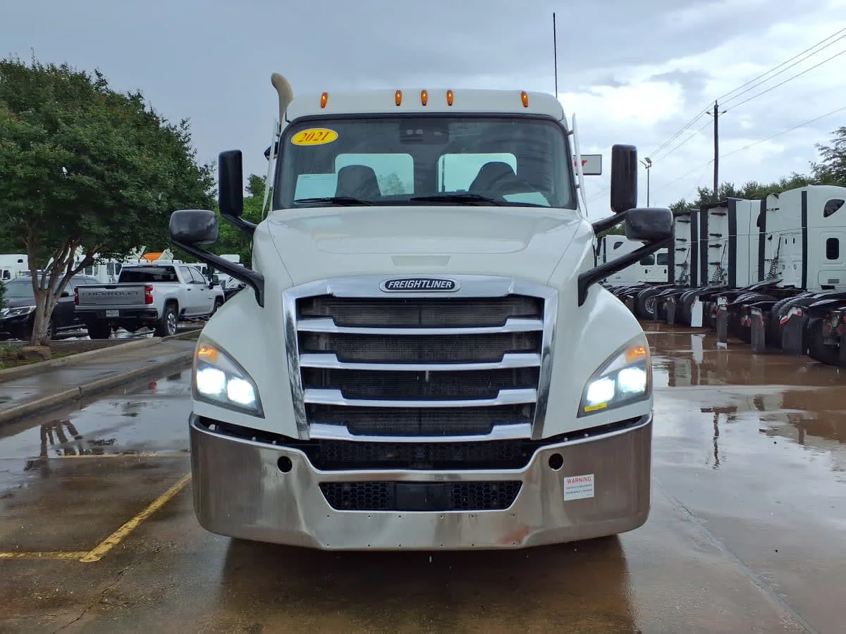 2021 Freightliner Cascadia in Houston, TX — photo 2