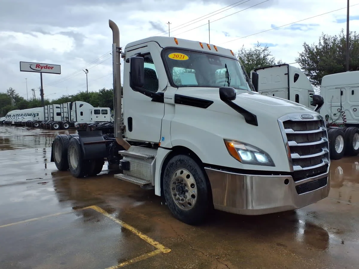 2021 Freightliner Cascadia in Houston, TX — photo 3
