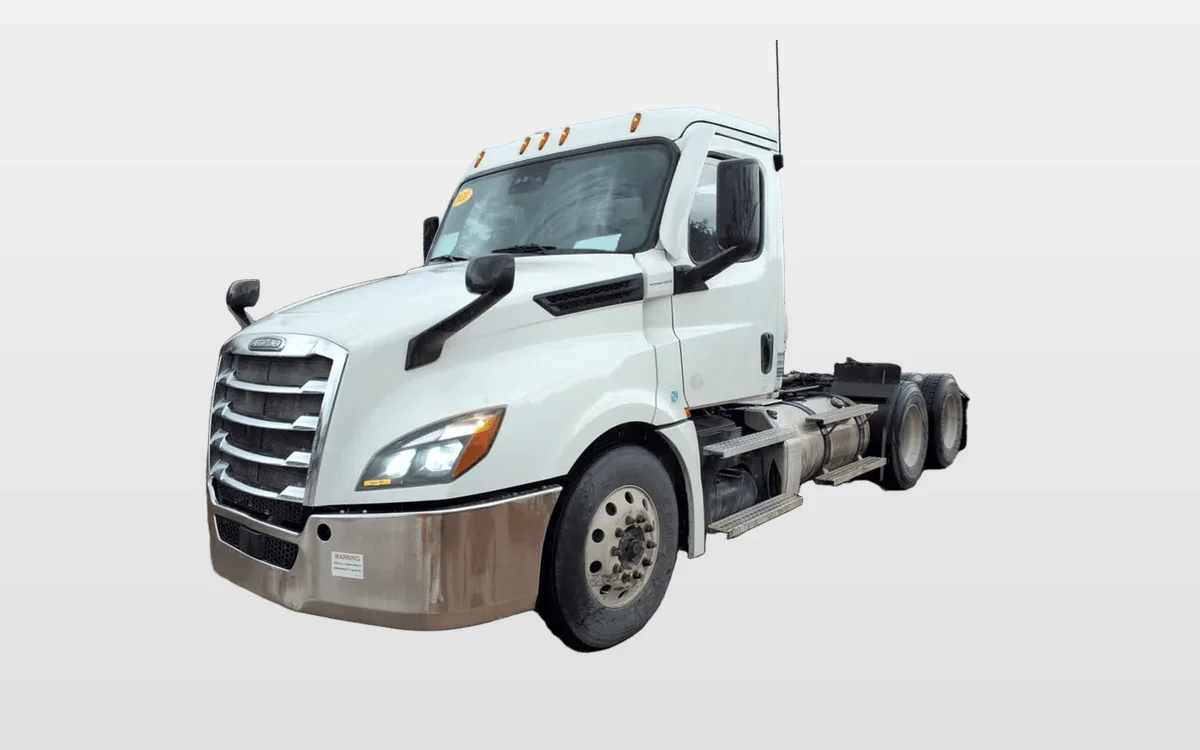 2021 Freightliner Cascadia - image 1