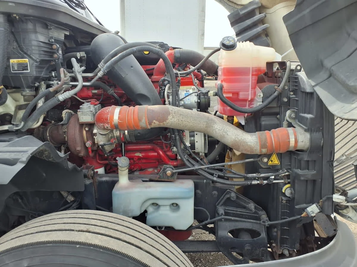 2019 International LT - image 14