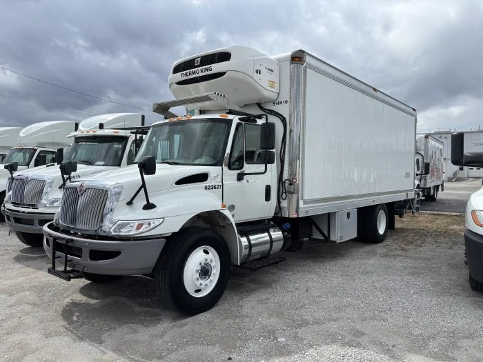 2019 International 4300 — photo 2