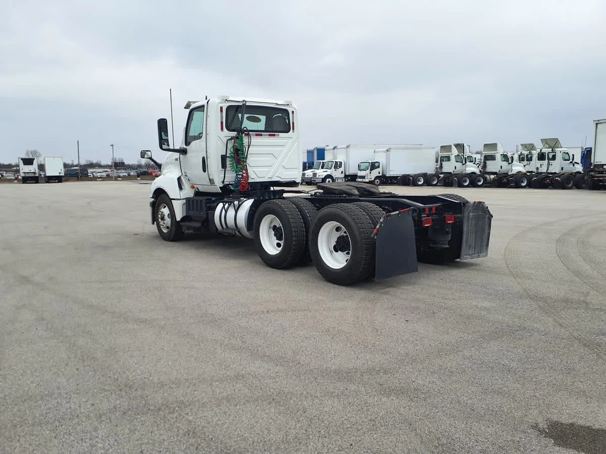 2019 International LT - image 6