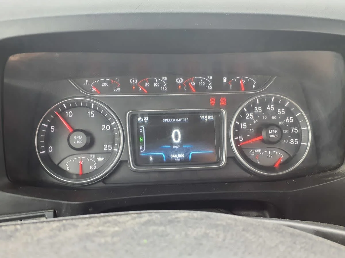 2019 International LT - image 15