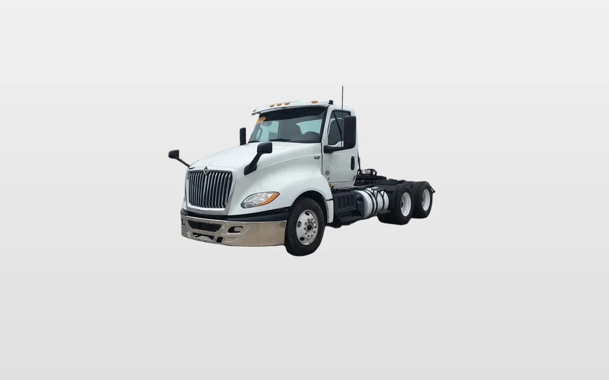 2019 International LT - image 1