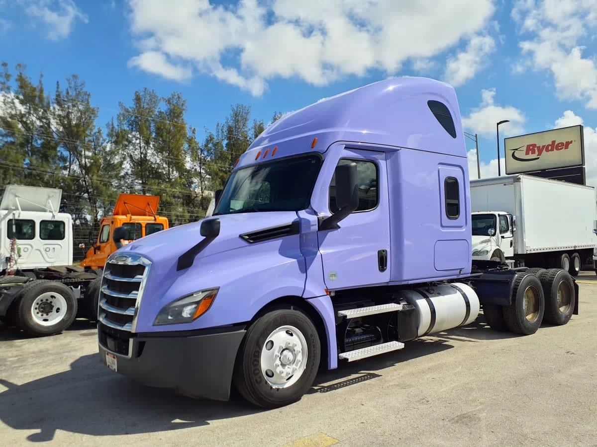 2023 Freightliner Cascadia in Miami, FL