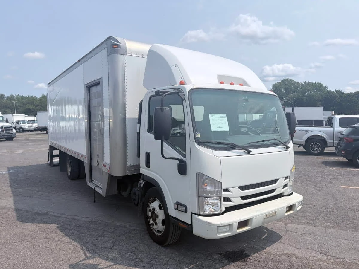 2019 Isuzu NRR in Syracuse, NY — photo 3