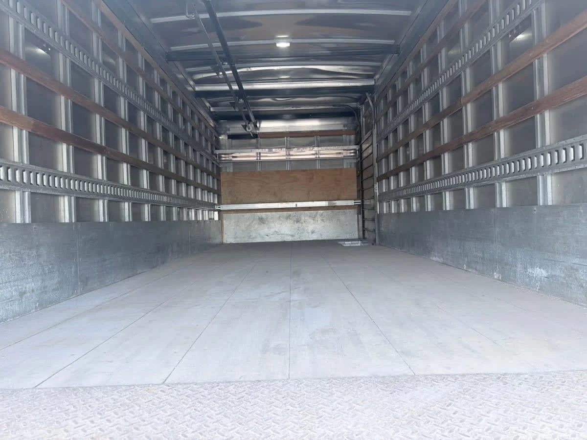 2019 Isuzu NRR in Syracuse, NY — photo 8