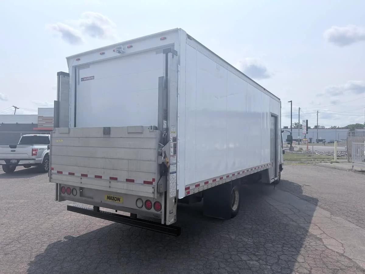 2019 Isuzu NRR in Syracuse, NY — photo 4
