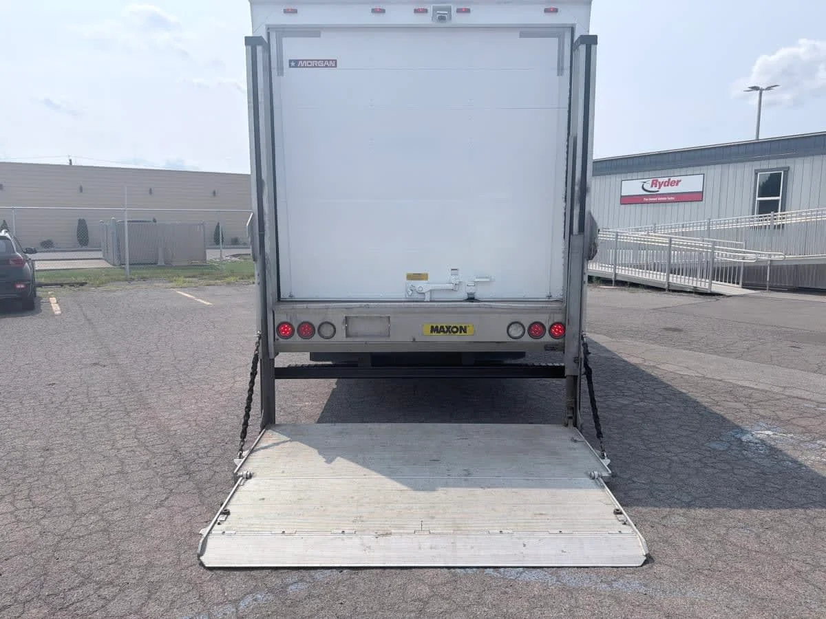 2019 Isuzu NRR in Syracuse, NY — photo 10