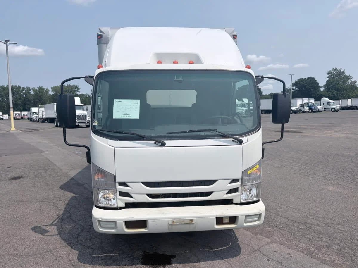 2019 Isuzu NRR in Syracuse, NY — photo 2
