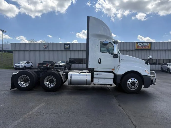 2024 International LT - image 3