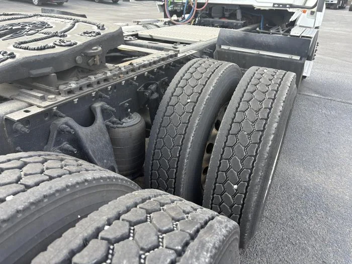 2024 International LT - image 6