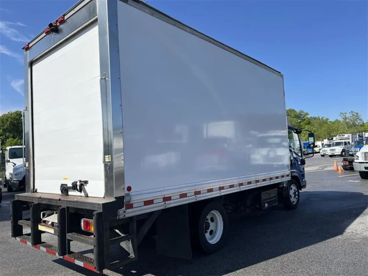 2019 Isuzu NRR in Beltsville, MD — photo 4