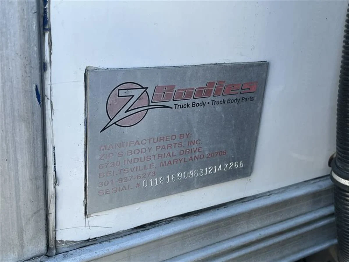 2019 Isuzu NRR in Beltsville, MD — photo 10