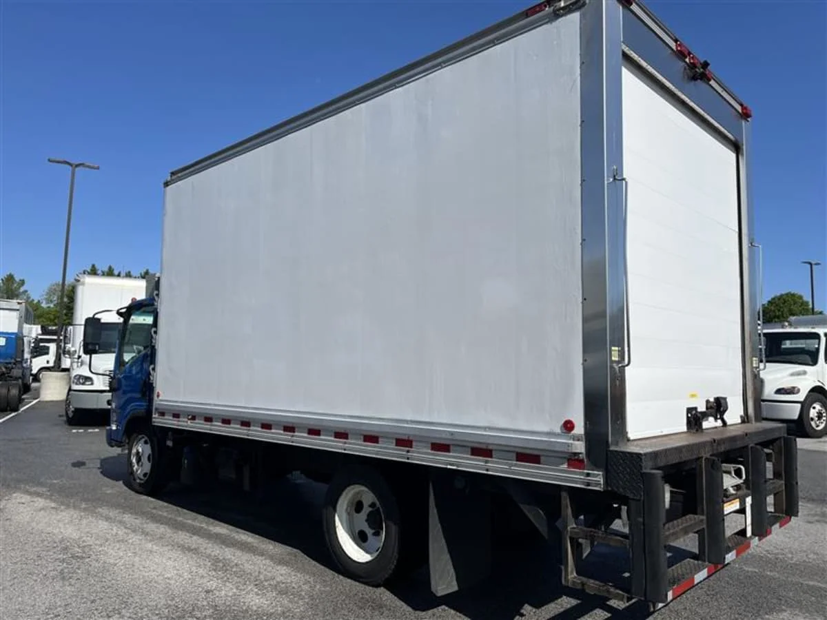 2019 Isuzu NRR in Beltsville, MD — photo 6