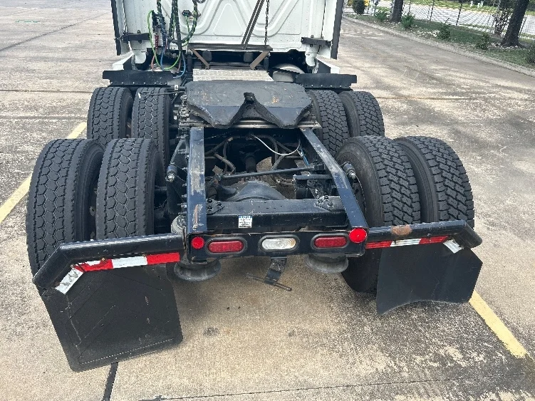 2022 Freightliner Cascadia in Fort Worth, TX — photo 6