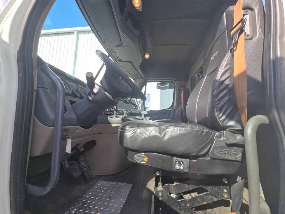 2019 Freightliner Cascadia in Doraville, GA — photo 7