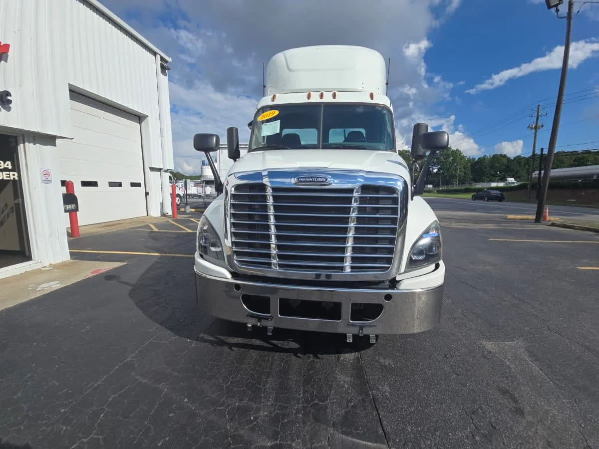 2019 Freightliner Cascadia in Doraville, GA — photo 2