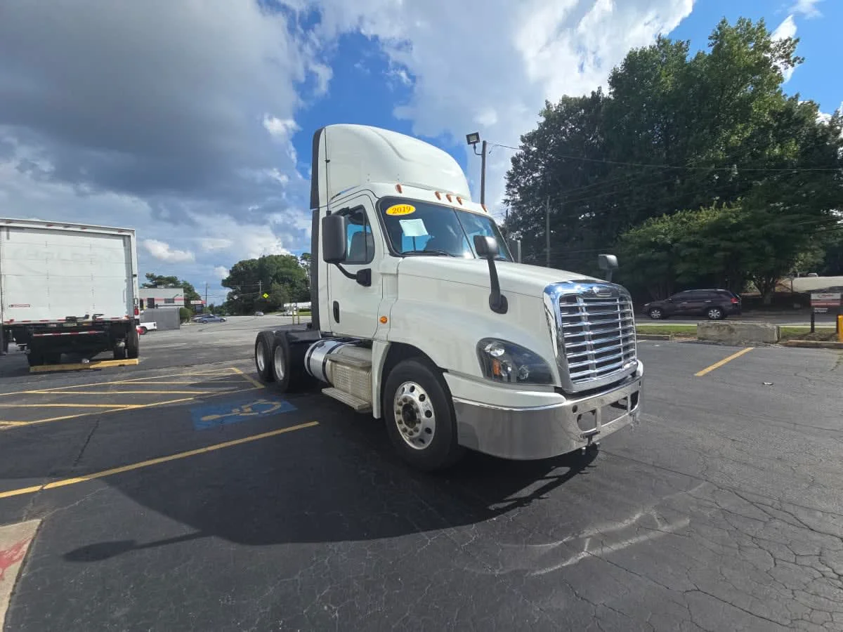 2019 Freightliner Cascadia in Doraville, GA — photo 3
