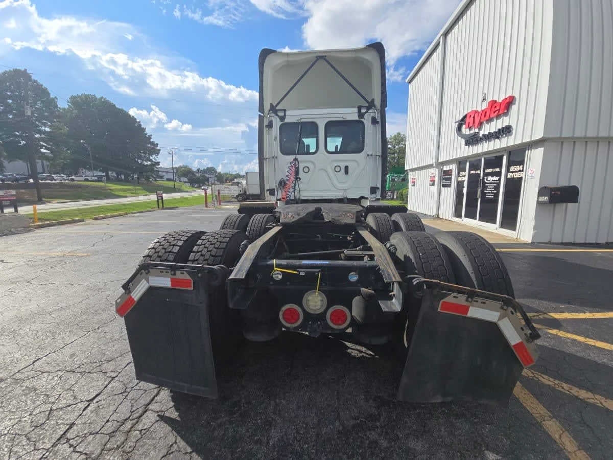 2019 Freightliner Cascadia in Doraville, GA — photo 5