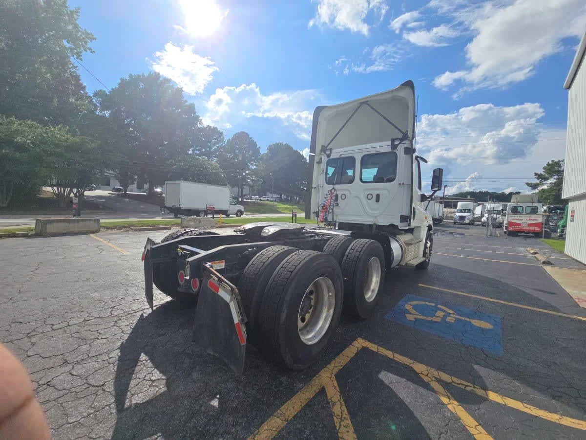 2019 Freightliner Cascadia in Doraville, GA — photo 4
