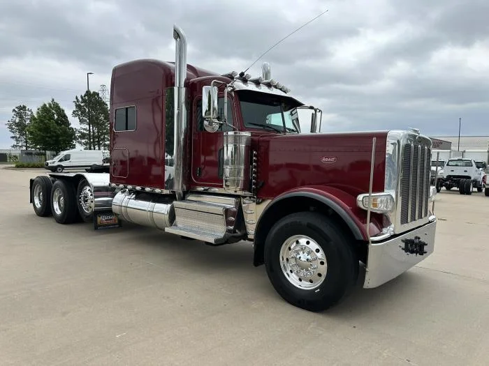 2021 Peterbilt 389 — photo 3