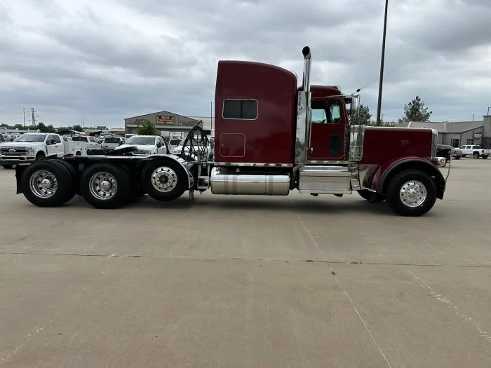 2021 Peterbilt 389 — photo 7