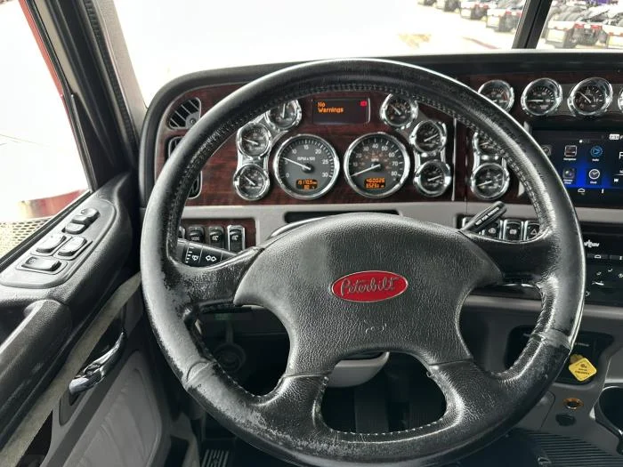 2021 Peterbilt 389 — photo 8