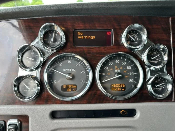 2021 Peterbilt 389 — photo 10