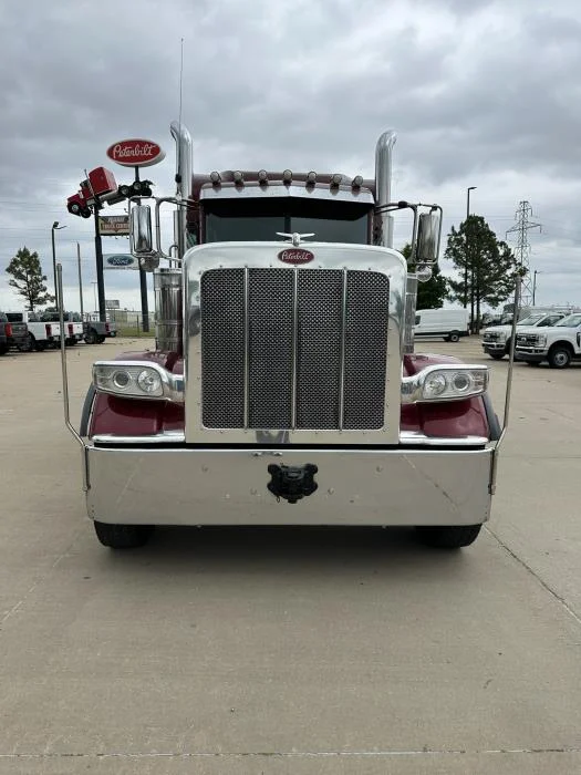 2021 Peterbilt 389 — photo 4
