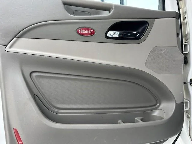 2020 Peterbilt 579 - image 10