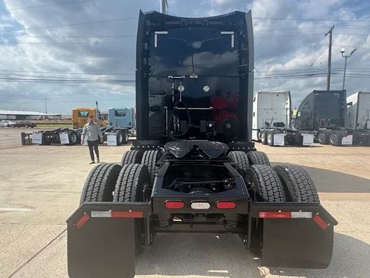 2023 Peterbilt 579 in Dallas, TX — photo 7