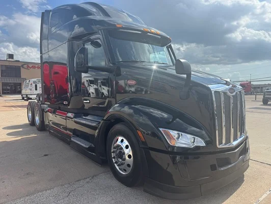 2023 Peterbilt 579 in Dallas, TX — photo 3