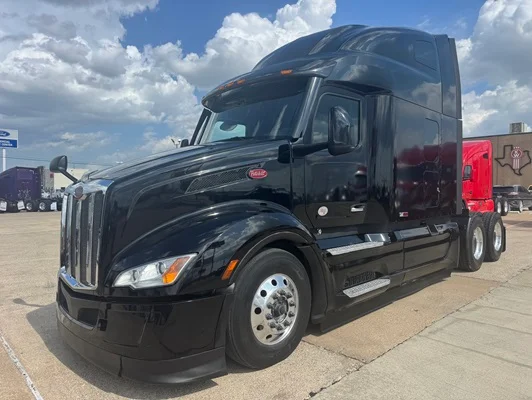 2023 Peterbilt 579 in Dallas, TX — photo 21