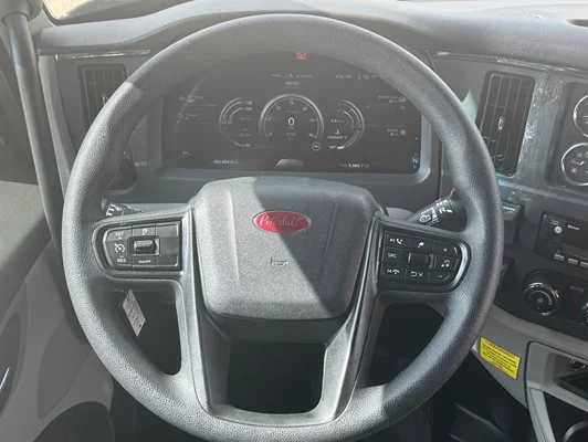 2023 Peterbilt 579 in Dallas, TX — photo 11