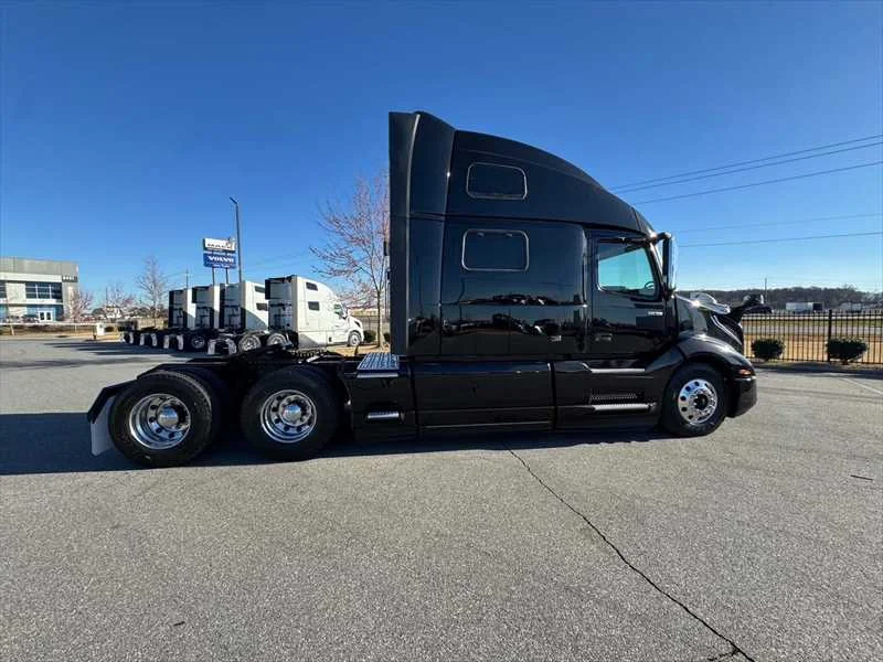 2023 Volvo VNL 860 - image 8