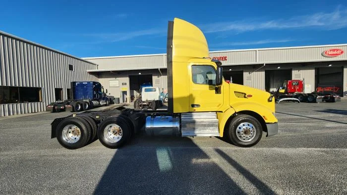 2021 Peterbilt 579 - image 7