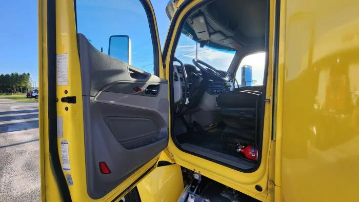 2021 Peterbilt 579 - image 10