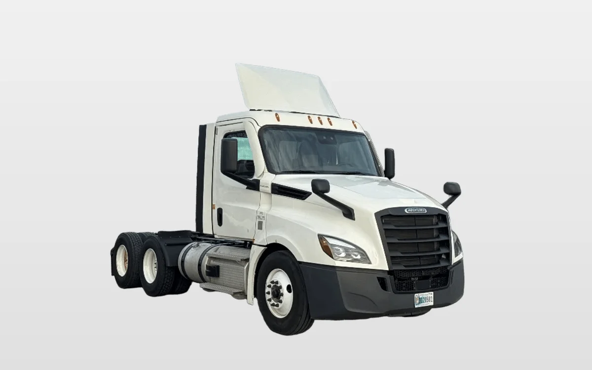 2022 Freightliner Cascadia - image 1