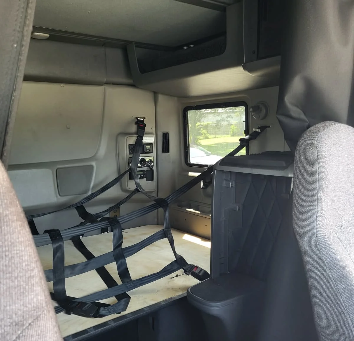 2020 International LT in Atlanta, GA — photo 13