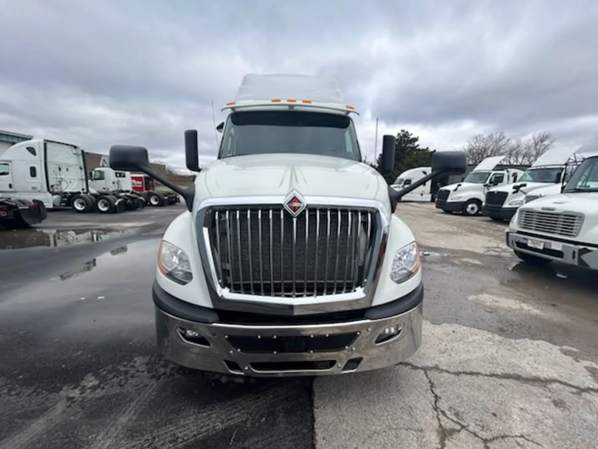2020 International LT in Bolingbrook, IL — photo 2