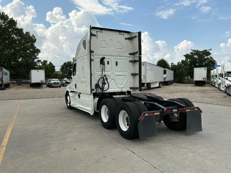 2020 Freightliner Cascadia in Montgomery, AL — photo 5
