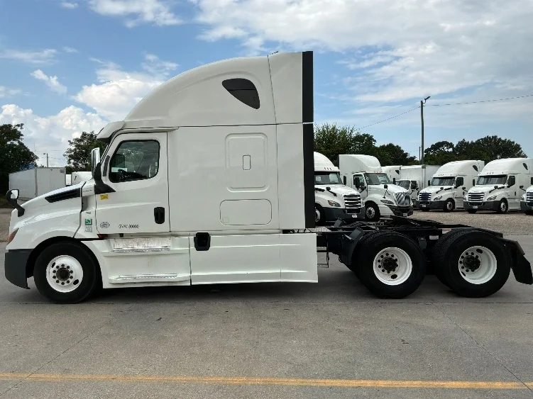 2020 Freightliner Cascadia in Montgomery, AL — photo 4