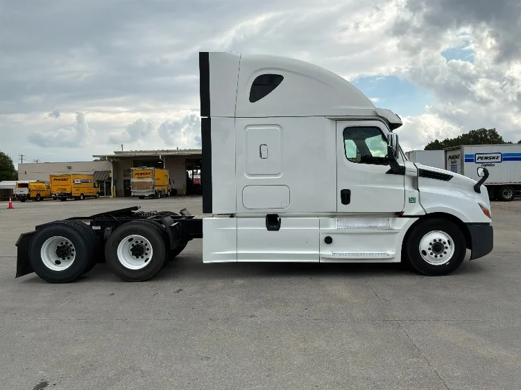 2020 Freightliner Cascadia in Montgomery, AL — photo 8