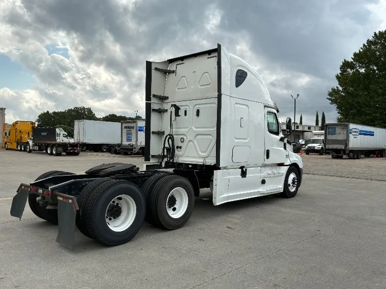 2020 Freightliner Cascadia in Montgomery, AL — photo 7