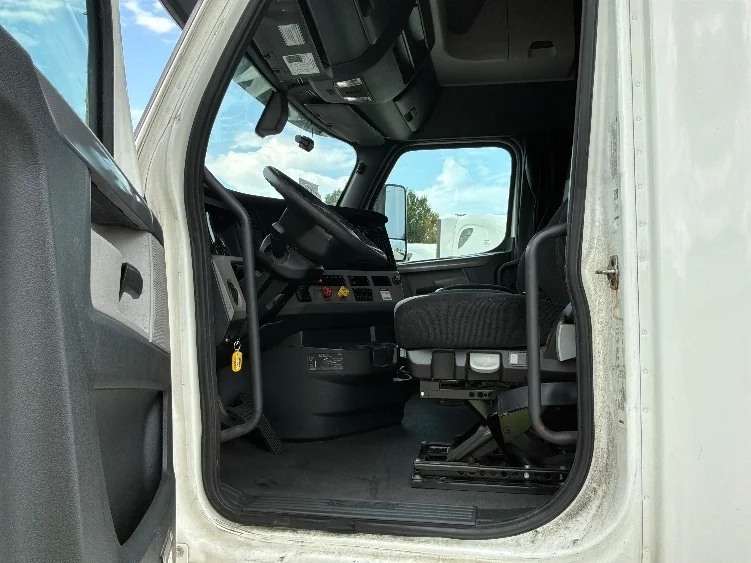 2020 Freightliner Cascadia in Montgomery, AL — photo 9