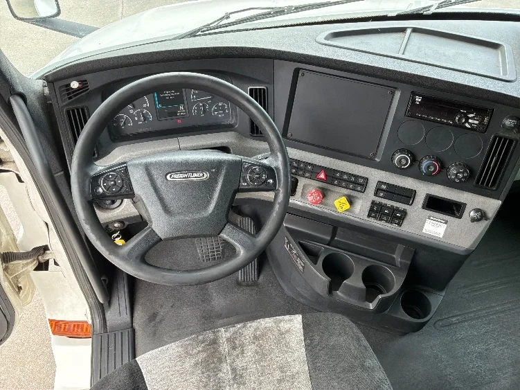 2020 Freightliner Cascadia in Montgomery, AL — photo 10
