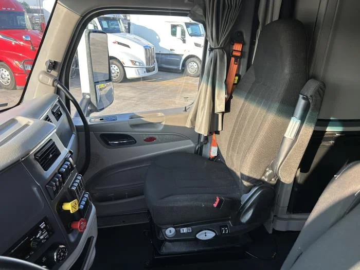 2021 Peterbilt 579 - image 26