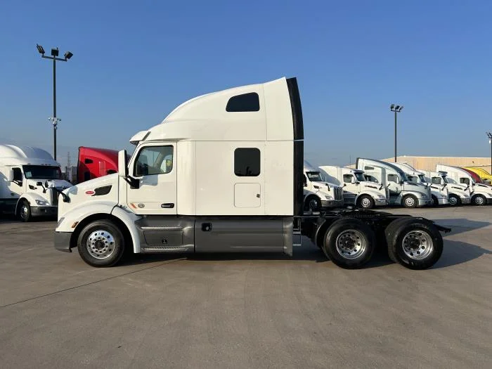 2021 Peterbilt 579 - image 3